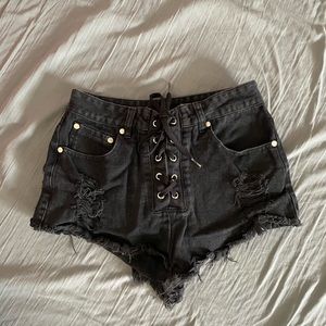 Highwaisted Black Cheeky Shorts